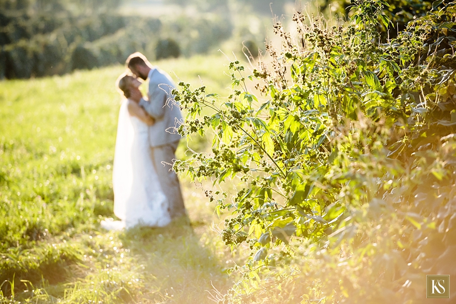 Michigan wedding photos, Unique wedding portrait, Must have wedding picture, www.kelliesaunders.com